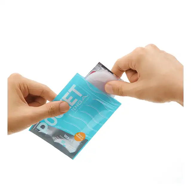 Tenga - Pocket Stroker Wave Line. Kieszonkowy masturbator z poprzecznymi falami żłobień, super rozciągliwy, incognito