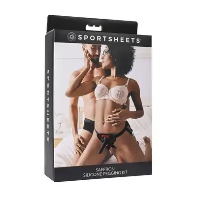 Sportsheets - Saffron Silicone Pegging Kit. Wygodna uprząż strapon z jockstrapami podkreslającymi pośladki, silikonowe dildo o gładkiej powierzchni