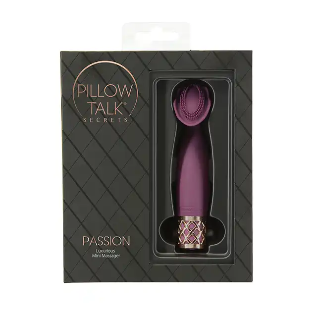Pillow Talk - Secrets Playful. Niewielki wibrator łechtaczkowy ze stymulującymi wypustkami na główce. Wiele wrażeń stymulacyjnych w jednym momencie