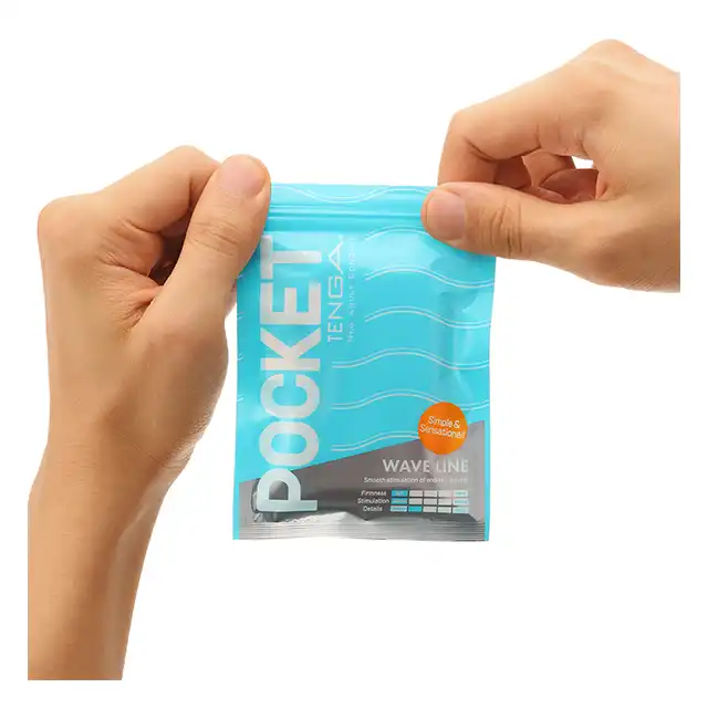 Tenga - Pocket Stroker Wave Line. Kieszonkowy masturbator z poprzecznymi falami żłobień, super rozciągliwy, incognito