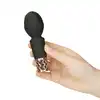 Pillow Talk - Secrets Pleasure. Dyskretny wibrator magiczna różdżka z pikowaną główką stymulacyjną. Zdumiewająca moc w małej zabawce