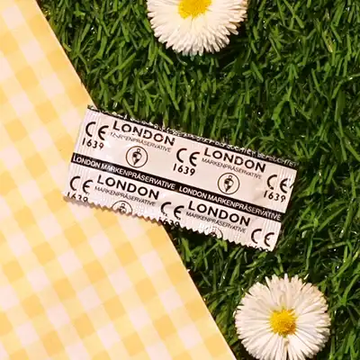 London - Moist 1 sztuka. Prezerwatywa klasyczna z żelem nawilżającym, kultowy produkt znany na całym świecie