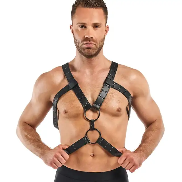 Bedroom Fantasies - Rocco Bondage Harness. Uprząż w stylu BDSM, ozdobne metalowe elementy, idealnie podkreślające klatkę piersiową