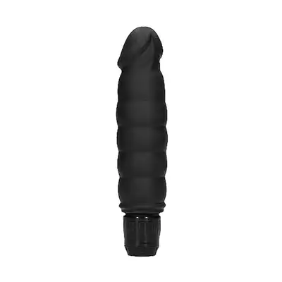 Shots Toys - Ribbed Multispeed Vibrator  Black. Klasyczny, silikonowy wibrator z regulacją intensywności wibracji, zasilany na baterie, o teksturowanej powierzchni
