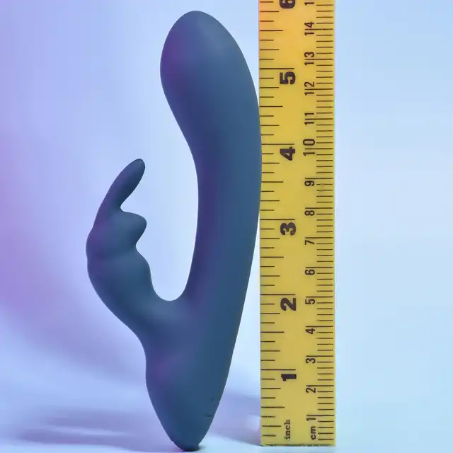 Playboy - Lil Rabbit - kompaktowy wibrator z króliczkiem. Dwa silniki zapewnią fantastyczną moc!