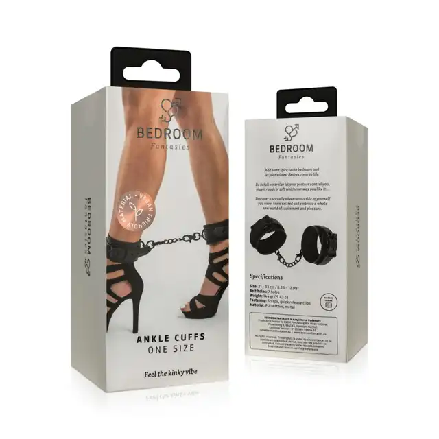 Bedroom Fantasies - Ankle Cuffs One Size. Regulowane kajdanki na kostki w klasycznej połyskującej czerni, z wegańskiej syntetycznej skóry