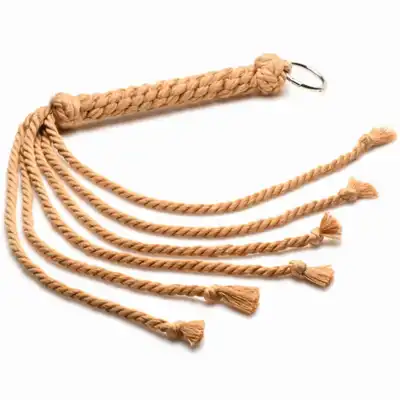 Master Series - Swashbuckler Rope Flogger. Bat z 6 końcówkami i węzełkami. Mocne, naturalne doznania