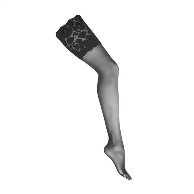 KOTEK - S010 S/M Stockings. Czarne pończochy z koronką na udzie, pięknie podkreślają nogi. Wykończone zmysłową kwiatową koronką