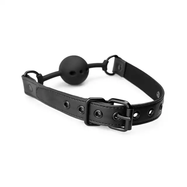 Bedroom Fantasies - Ball Gag Breathable. Czarny knebel do ust z otworami do oddychania. Miękki silikonowy gag z regulowanym paskiem