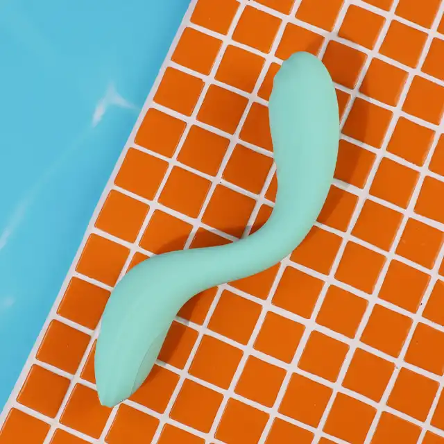 Satisfyer - Rrrolling Explosion Mint. Ergonomicznie wygięty wibrator do precyzyjnej stymulacji punktu G z ruchomą kulką na trzonie