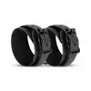 Bedroom Fantasies - Ankle Cuffs One Size. Regulowane kajdanki na kostki w klasycznej połyskującej czerni, z wegańskiej syntetycznej skóry