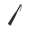 Bedroom Fantasies - Flogger Spanking Toy. Czarny pejcz z syntetycznej, wegańskiej skóry. Zadawaj prowokujące uderzenia i patrz jak ciało partnera zwija się z ekscytacji