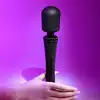 Playboy - Royal Wand - moc i przyjemność w jednym. Klasyczny wibrator w postaci magicznej różdżki wykonany z miękkiego silikonu! 