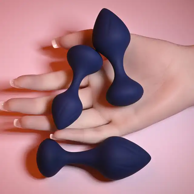 Playboy - Tail Trainer - aksamitnie gładkie wtyczki analne. Zestaw treningowy od luksusowej marki!