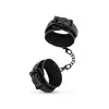 Bedroom Fantasies - Ankle Cuffs One Size. Regulowane kajdanki na kostki w klasycznej połyskującej czerni, z wegańskiej syntetycznej skóry