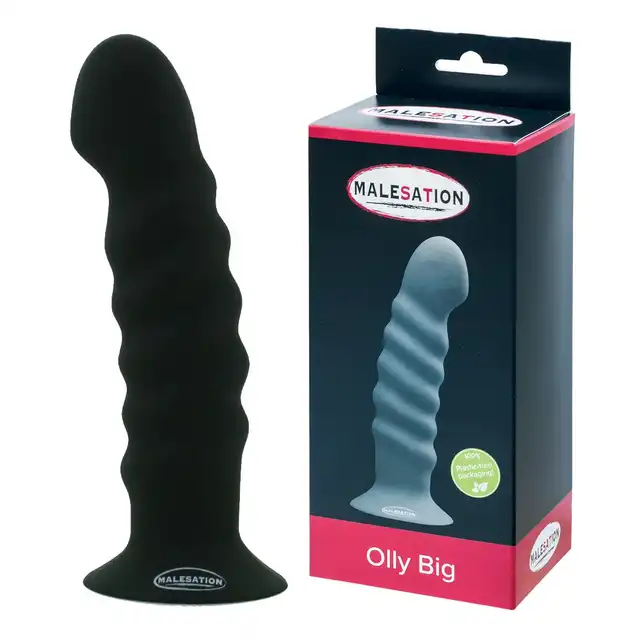 Malestation - Olly Dildo Black. Żebrowane silikonowe dildo z mocną przyssawką. Moc stymulacji. 