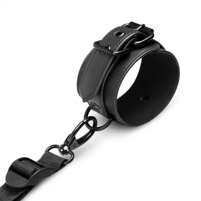 Bedroom Fantasies - Under The Bed Restraint Set. Zestaw do krępowania pod materac, w pełni regulowane paski z 4 pojedynczymi mankietami z zapięciami zatrzaskowymi