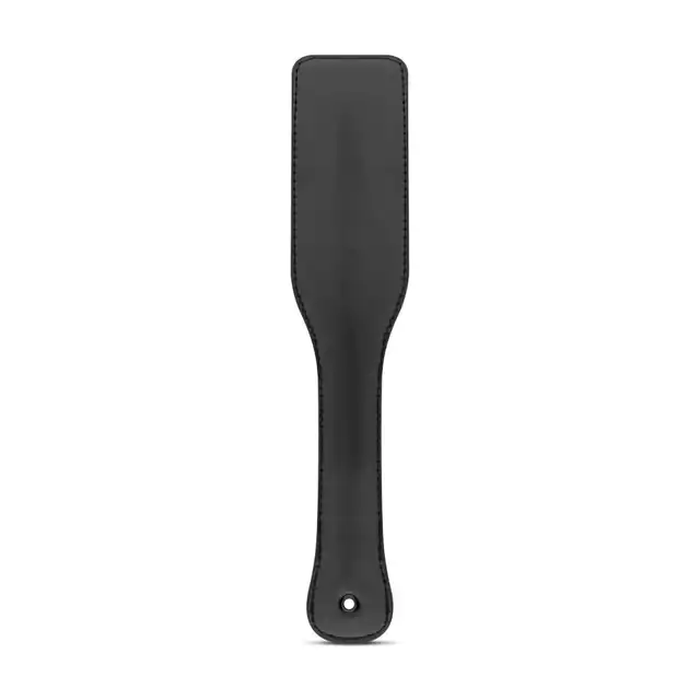 Bedroom Fantasies - Paddle Spanking Toy. Klasyczna czarna packa z połyskującej wegańskiej skóry, wytrzymała i minimalistyczna