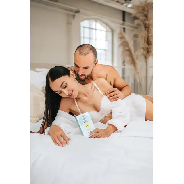 Pjur - Infinity Water Lubricant. Wysokiej klasy lubrykant na bazie wody, zapewnia długotrwały poślizg i nawilżenie, najwyższej jakości składniki w eleganckim szklanym flakoniku