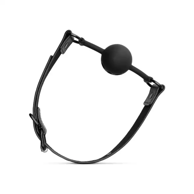 Bedroom Fantasies - Ball Gag Breathable. Czarny knebel do ust z otworami do oddychania. Miękki silikonowy gag z regulowanym paskiem
