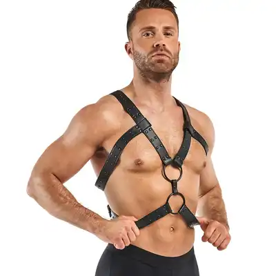 Bedroom Fantasies - Rocco Bondage Harness. Uprząż w stylu BDSM, ozdobne metalowe elementy, idealnie podkreślające klatkę piersiową