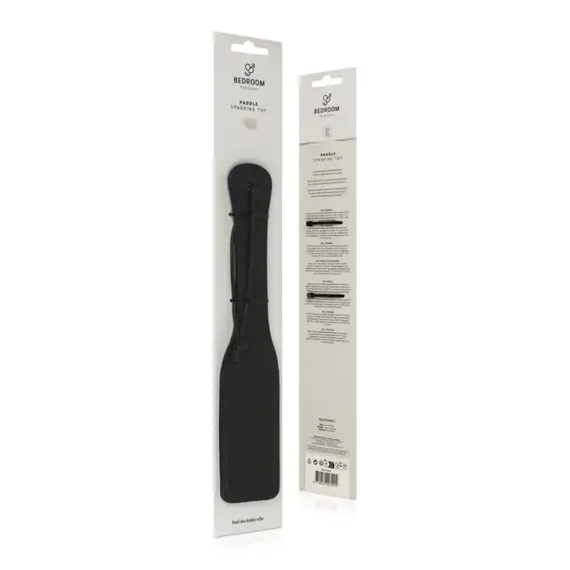 Bedroom Fantasies - Paddle Spanking Toy. Klasyczna czarna packa z połyskującej wegańskiej skóry, wytrzymała i minimalistyczna