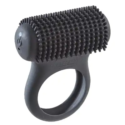 Malesation - Tickle Ring. Wibrujący ring na penisa z silikonową szczoteczką stymulującą łechtaczkę. Ładowany na USB