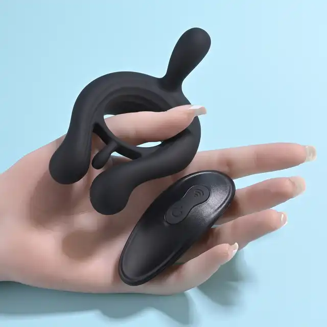 Playboy - Triple Play - ring z wibracjami i trzema potężnymi silnikami. Zafunduj sobie dodatkową zabawę