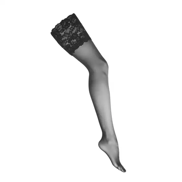 KOTEK - S008 S/M Stockings. Czarne pończochy z kwiatową koronką na udzie, pięknie podkreślają nogi. Wykończone zmysłową koronką z idealnym dopasowaniem