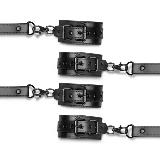 Bedroom Fantasies - Hogtie &amp; Cuffs Set. Czarny, skórzany zestaw do krępowania z krzyżakiem i dwoma parami kajdanek na nadgarstki i kostki, wegański