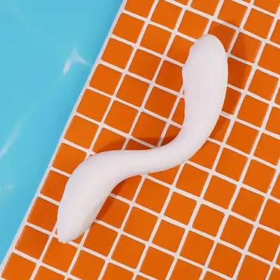 Satisfyer - Rrrolling Explosion White. Ergonomicznie wygięty wibrator do precyzyjnej stymulacji punktu G z ruchomą kulką na trzonie