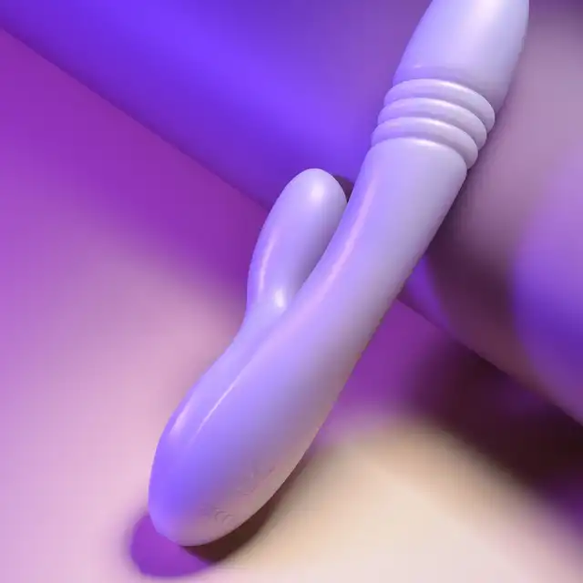 Playboy - Bumping Bunny - wibrator z króliczkiem i trzema opcjami - wibracją, pulsacją i podgrzewaniem! Niesamowite trio przyjemności