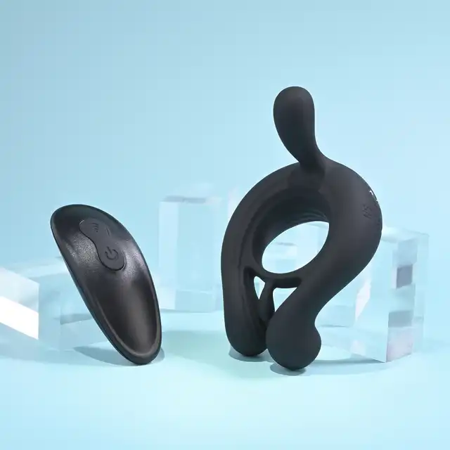 Playboy - Triple Play - ring z wibracjami i trzema potężnymi silnikami. Zafunduj sobie dodatkową zabawę