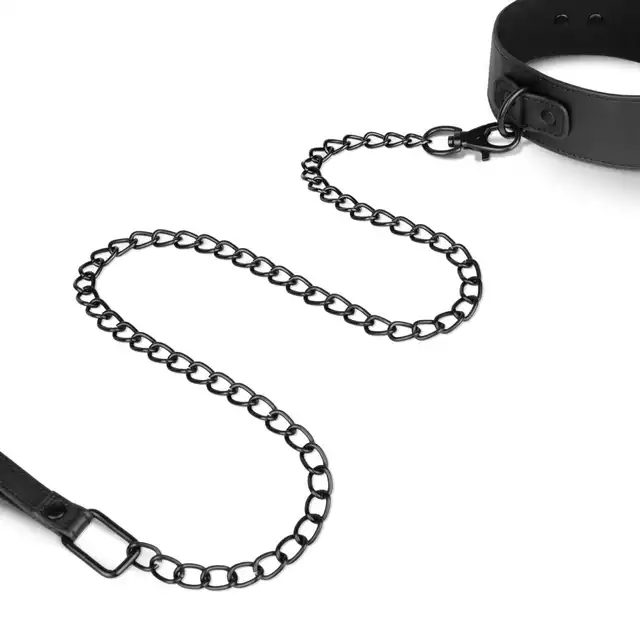 Bedroom Fantasies - Collar &amp; Leash One Size. Wegańska skórzana obroża z metalową smyczą, regulowany rozmiar i wysokiej jakości materiały