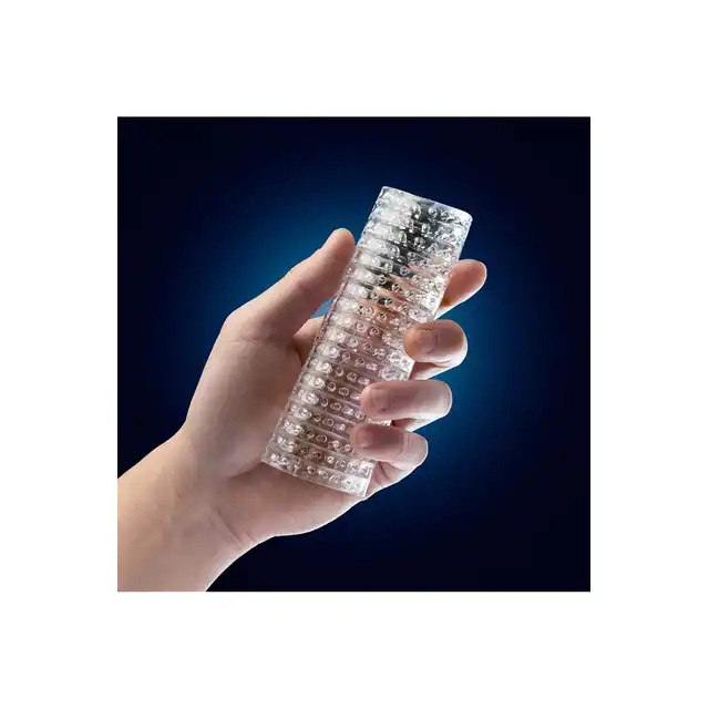 Rize - Strokez Clear 13,9 cm. Przeźroczysty, teksturowany i żebrowany masturbator dla mężczyzn. Możliwość kontroli nacisku. 