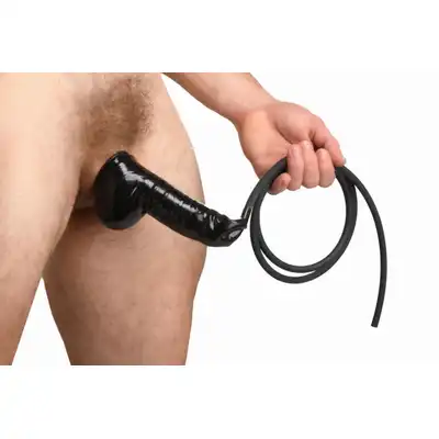 Master Series - Guzzler Realistic Latex Penis Sleeve with Hose. Czarna, lateksowa nakładka na penisa z wężem 122 cm do zabaw z pissingiem