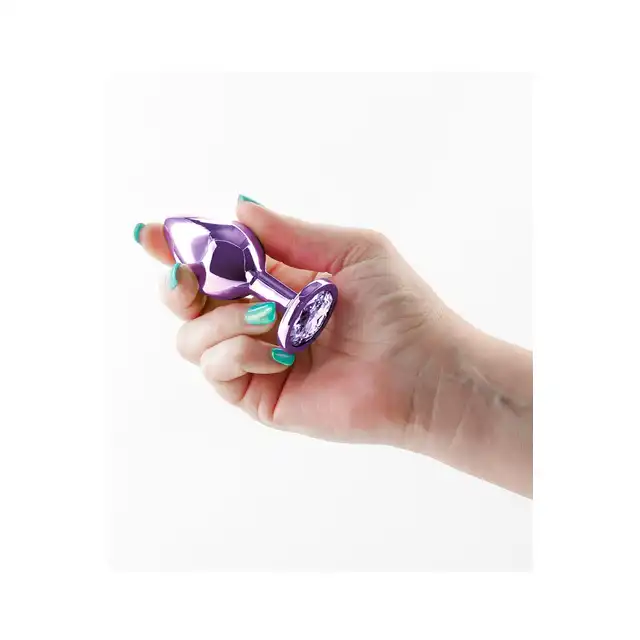 Rear Assets - Medium Anal Plug Purple. Fioletowa, metalowa wtyczka analna z uroczym kryształkiem. Nowoczesność i elegancja. 