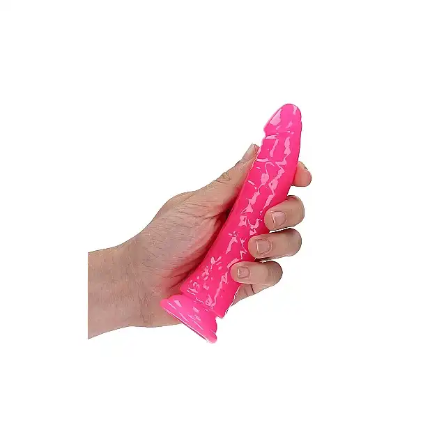 RealRock - Slim Dildo 6" Pink. Realistyczne dildo o zmniejszonej średnicy z przyssawką w podstawie, różowy nieporowaty materiał