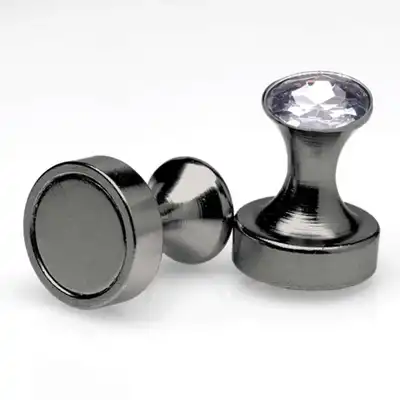 Black Line - Magnetic Power Pins Nipple Clamps. Magnetyczne zaciski na sutki zdobione kryształkami, połączenie potężnej siły zacisku i subtelnej elegancji