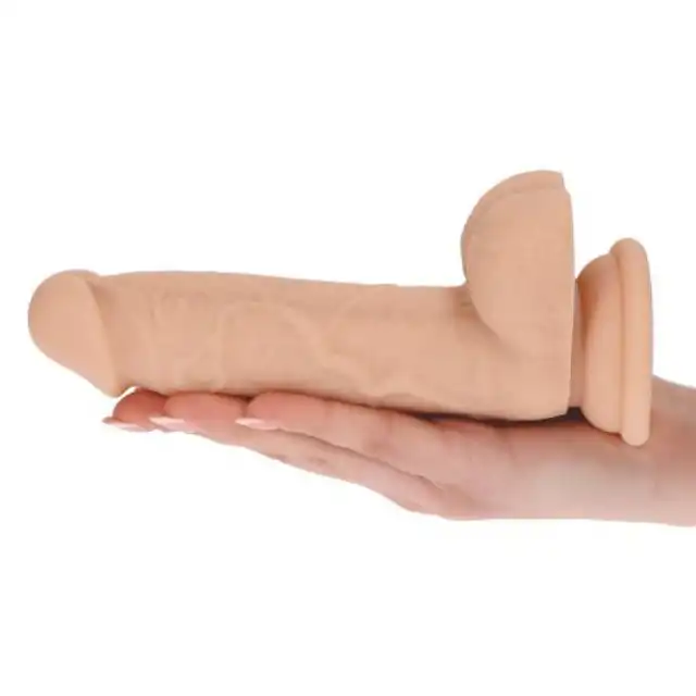 Real Safe - Rod Slim Dildo Flesh. Realistyczne dildo o smukłym kształcie. Uwodzicielskie doznania w modnym i innowacyjnym designie 