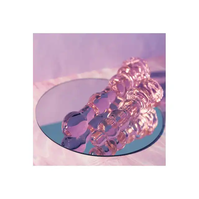 Glaze Glass - Rosebud Beaded Dildo 20 cm. Niezwykłe różowe, profilowane szklane dildo z ozdobną różyczką. Uroczy i elegancki prezent. 