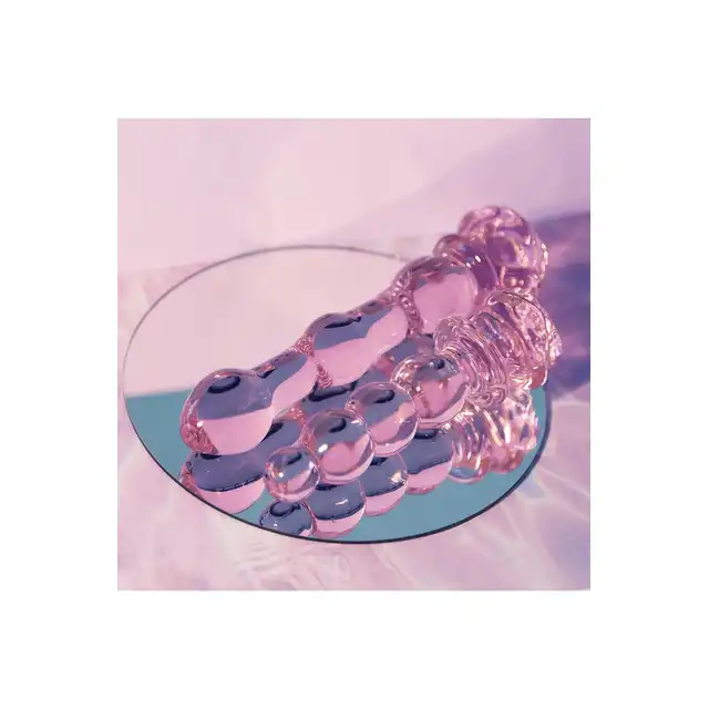 Glaze Glass - Rosebud Beaded Dildo 20 cm. Niezwykłe różowe, profilowane szklane dildo z ozdobną różyczką. Uroczy i elegancki prezent. 