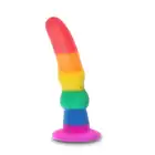 Pride - Naughty Boytoy. Silikonowa, tęczowa wtyczka analna o teksturowane powierzchni i wygięciu do stymulacji prostaty