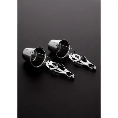 Shots Steel - 2 Nipple Clamps With Buckets. Motylkowe, metalowe klamerki na sutki z wiaderkami. Kontroluj obciążenie i moc nacisku