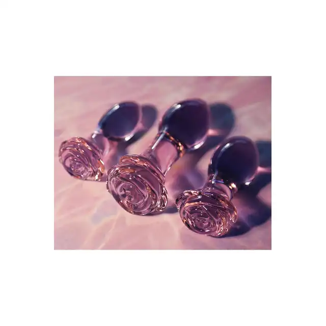 Glaze Glass - Rosebud Anal Training Set. Zestaw treningowy różowych, szklanych plugów analnych z ozdobnymi różami 