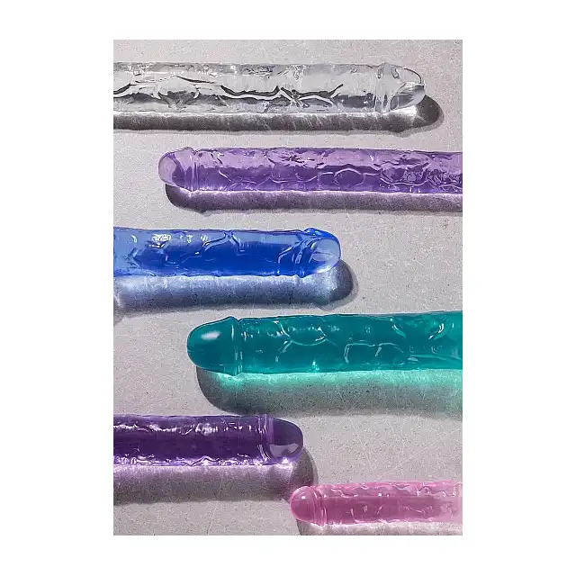 RealRock - Crystal Clear 6" Pink. Realistyczne dildo z przyssawką w podstawie, przezroczysty materiał o delikatnym różowym zabarwieniu