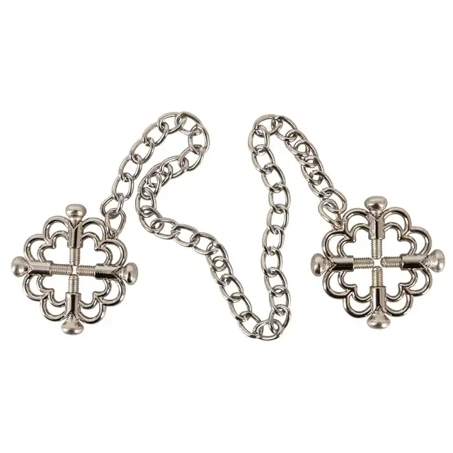 Bad Kitty - Nipple Jewellery With Metal Chain. Regulowane klamerki na sutki z łańcuszkiem, doskonała kombinacja elegancji i funkcjonalności