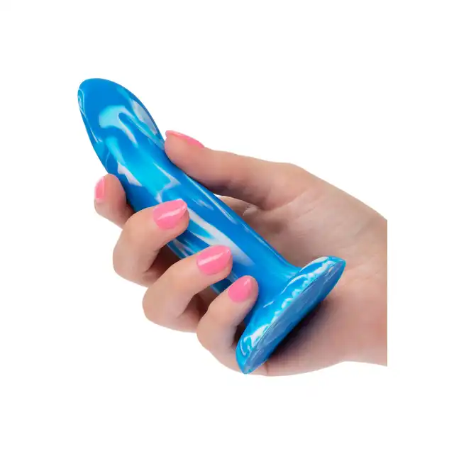 CalExotics - Twisted Probe Blue. Gładkie silikonowe dildo o delikatnej krzywiźnie do dokładniejszej stymulacji, przyssawka w podstawie
