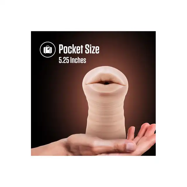 Blush - Enlust Nicole Vibrating. Realistyczny masturbator z mini wibratorem w zestawie, inspirowany soczystymi ustami kochanki AI