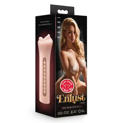 Blush - Enlust Candi Beige. Masturbator o realistycznym kształcie ust modelki AI, z żebrowaniem symulującym głębokie gardło, miękki i ciasny rękaw stymulacyjny